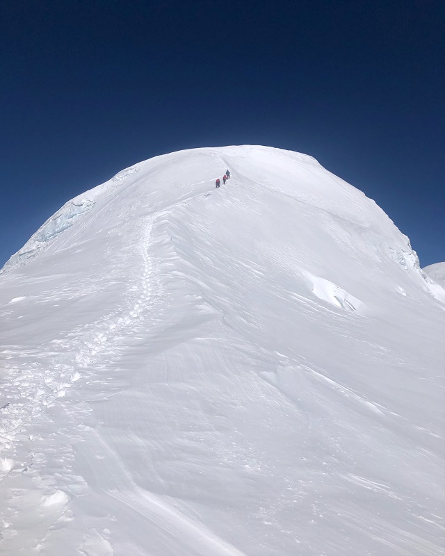 Front view of last push up to the summit of Mera Peak