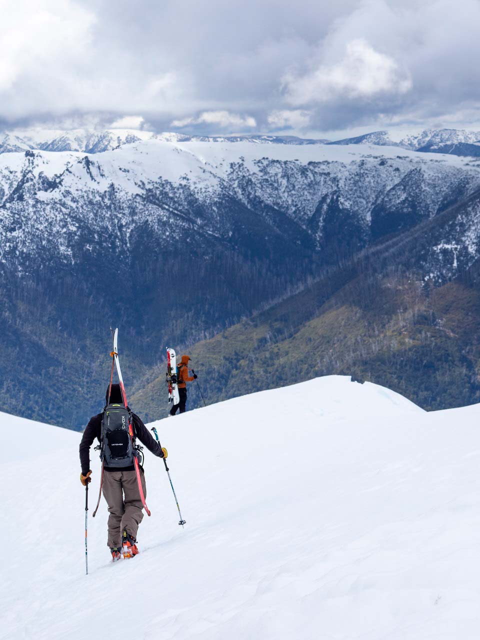 Christopher Wills and Tim van der Krogt in the mountains powered by foot Christopher Wills and Tim van der Krogt in the mountains powered by foot