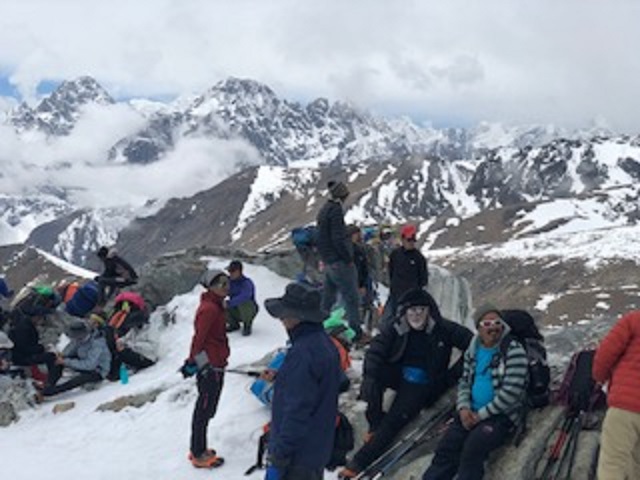 Rest Stop with the team on route along Chola Pass Rest Stop with the team on route along Chola Pass