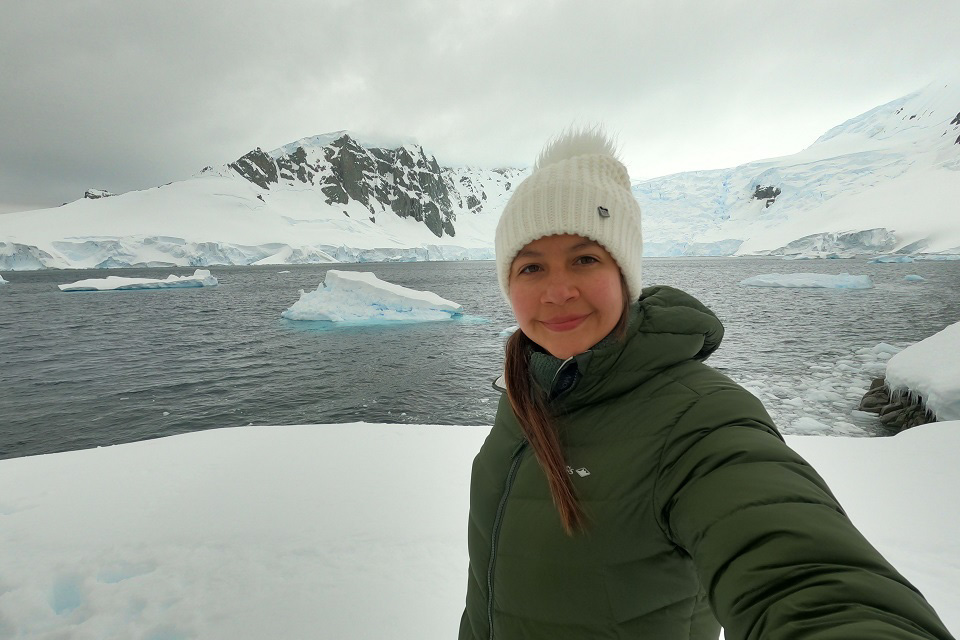 Ari Comben in the Women's Peak 700 Green Down Jacket Ari Comben in the Women's Peak 700 Green Down Jacket