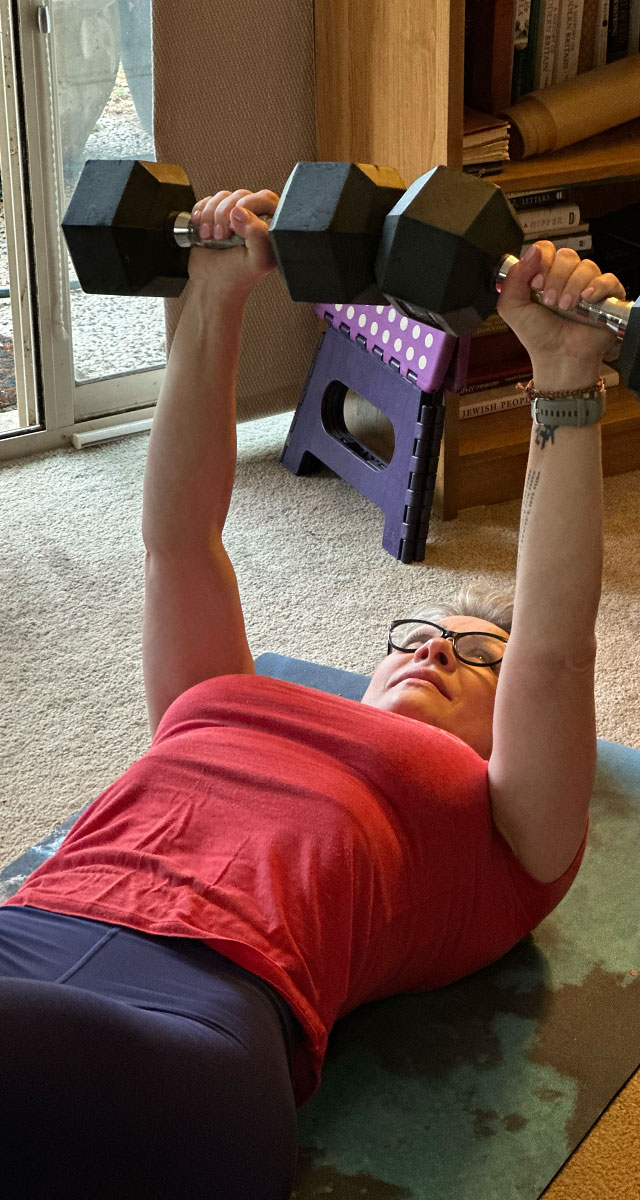Training using dumbbell weights Training using dumbbell weights