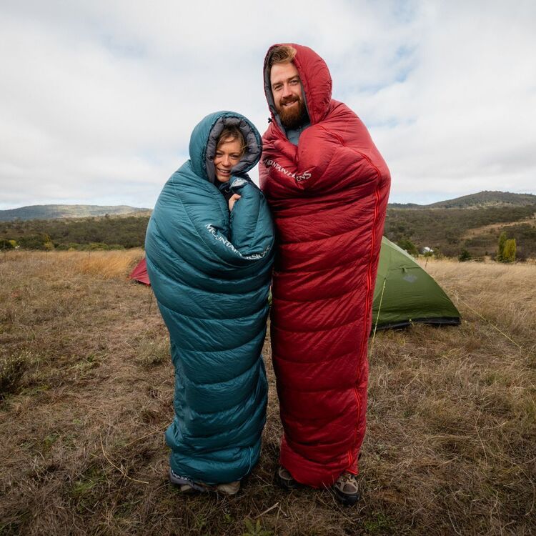 Travelite 320 Down Sleeping Bag Red Dahlia Right Zip Travelite 320 Down Sleeping Bag Red Dahlia Right Zip
