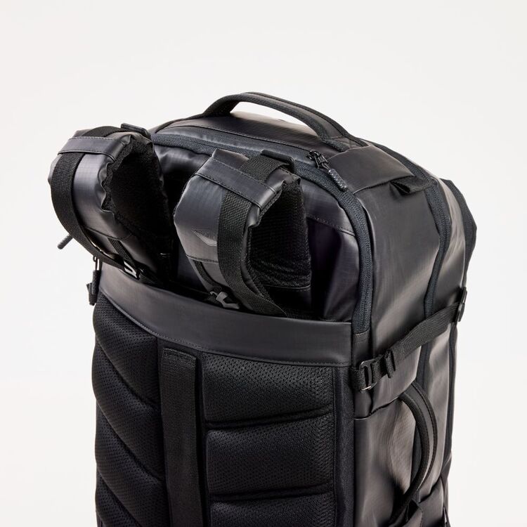 Mountain Designs Jetset Travel Pack 40L Black 40 L Mountain Designs Jetset Travel Pack 40L Black 40 L