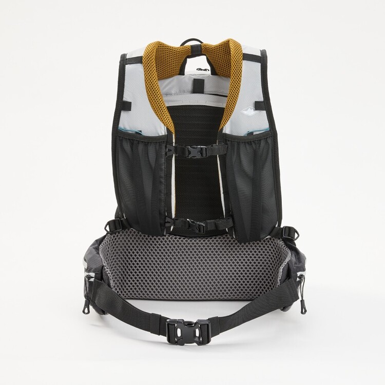 Mountain Designs Outrace Legacy Edition Day Pack Charcoal 20 L Mountain Designs Outrace Legacy Edition Day Pack Charcoal 20 L