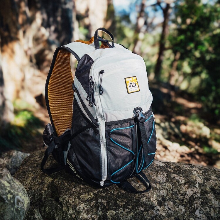 Mountain Designs Outrace Legacy Edition Day Pack Charcoal 20 L Mountain Designs Outrace Legacy Edition Day Pack Charcoal 20 L