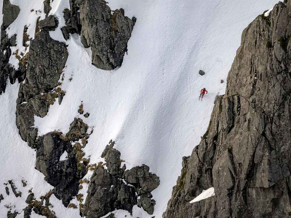 Chris hammering down Main Range of Mt Bogong Chris hammering down Main Range of Mt Bogong