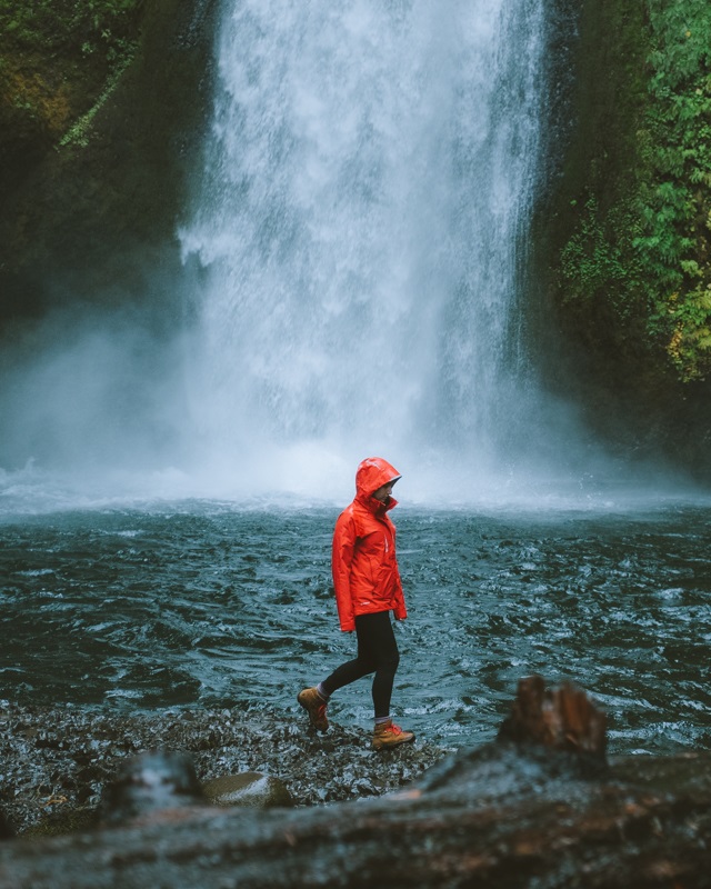 Exploring Wahclella Falls