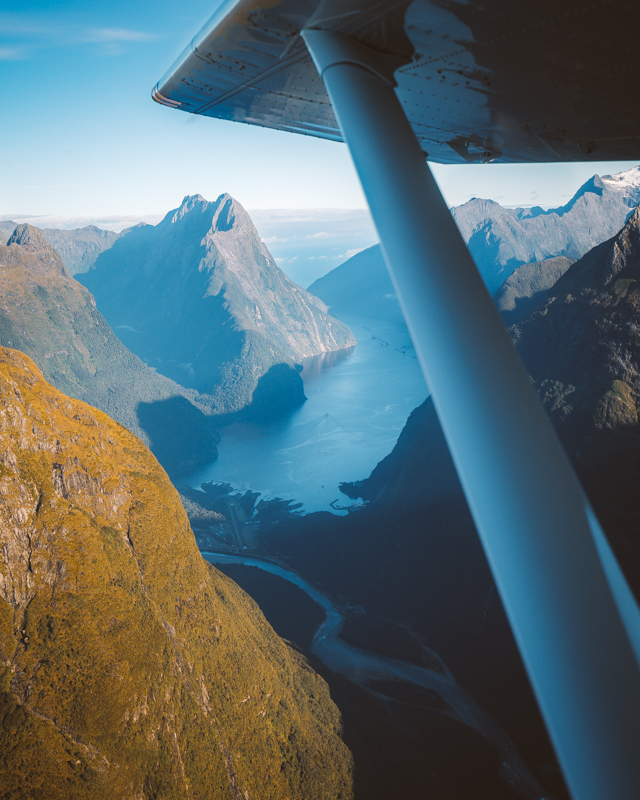 A Spectacular Morning Flying Through Fiordland & Into Milford Sound A Spectacular Morning Flying Through Fiordland & Into Milford Sound